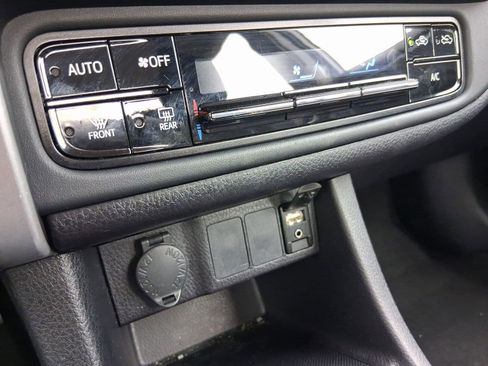 Used 2019 Toyota Corolla LE image 17