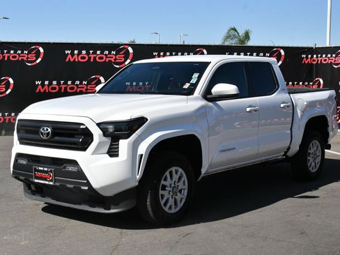 Used 2024 Toyota Tacoma SR5 AWD/4WD image 3