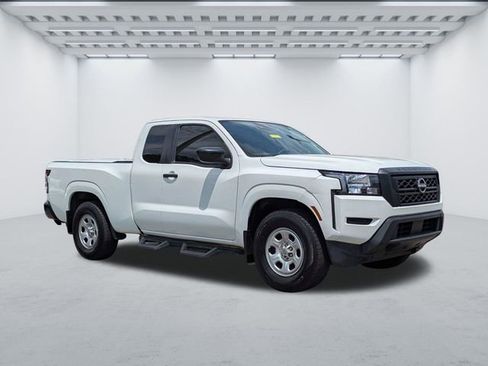 Used 2022 Nissan Frontier S w/ Technology Package RWD image 2