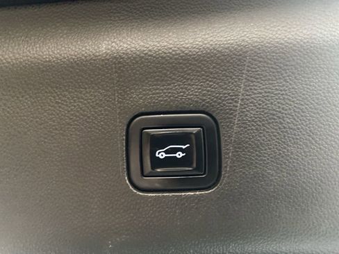 Used 2021 Buick Enclave Premium w/ Sun and Sites Package image 31