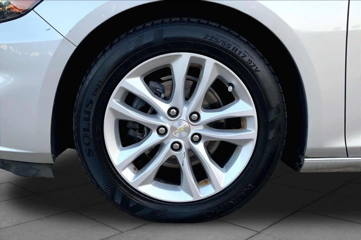 Used 2018 Chevrolet Malibu LT FWD image 10