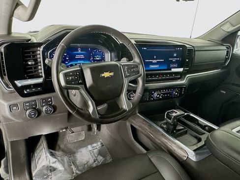 Used 2022 Chevrolet Silverado 1500 LTZ w/ LTZ Premium Package AWD/4WD image 11