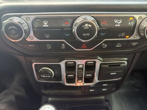 Used 2021 Jeep Gladiator Willys image 35