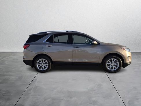 Used 2018 Chevrolet Equinox LT w/ Sun & Infotainment Package image 6