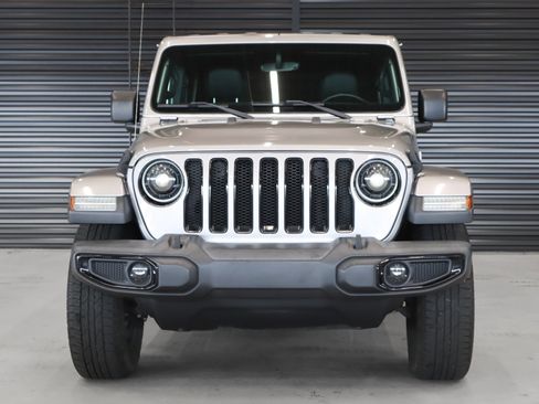 Used 2019 Jeep Wrangler Unlimited Sahara AWD/4WD image 14