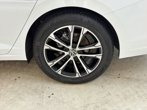 Used 2025 Volkswagen Jetta Sport FWD image 11