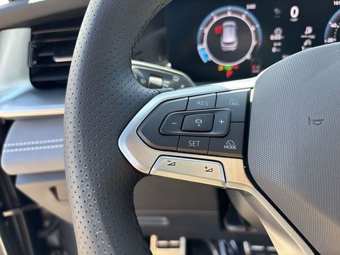 New 2026 Volkswagen Tiguan SE R-Line FWD image 20