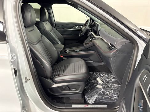 New 2026 Ford Explorer ST-Line w/ ST-Line Street Pack RWD image 5