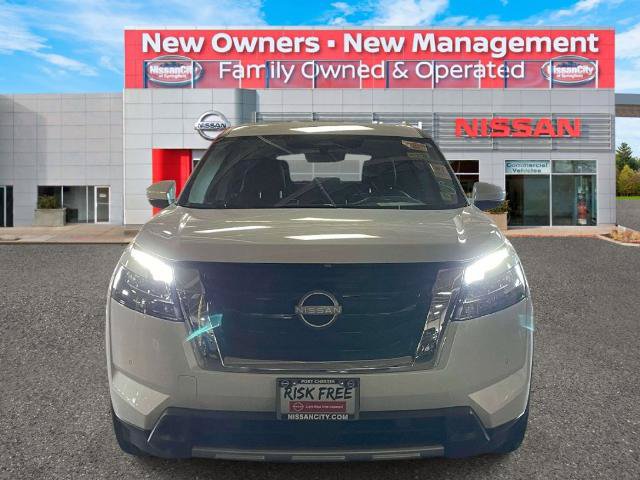 Certified 2025 Nissan Pathfinder SL AWD/4WD image 2