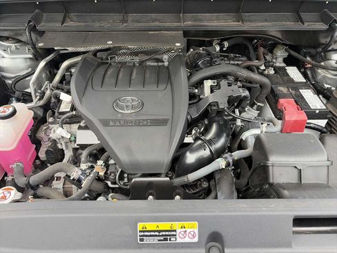Used 2023 Toyota Highlander L FWD image 17