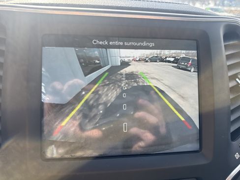 Used 2022 Jeep Cherokee Latitude w/ Sun & Sound Group image 26