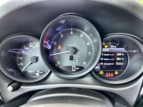 Certified 2026 Porsche Macan image 11