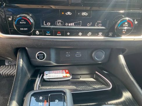 Used 2023 Nissan Rogue Platinum w/ Platinum Premium Package AWD/4WD image 22