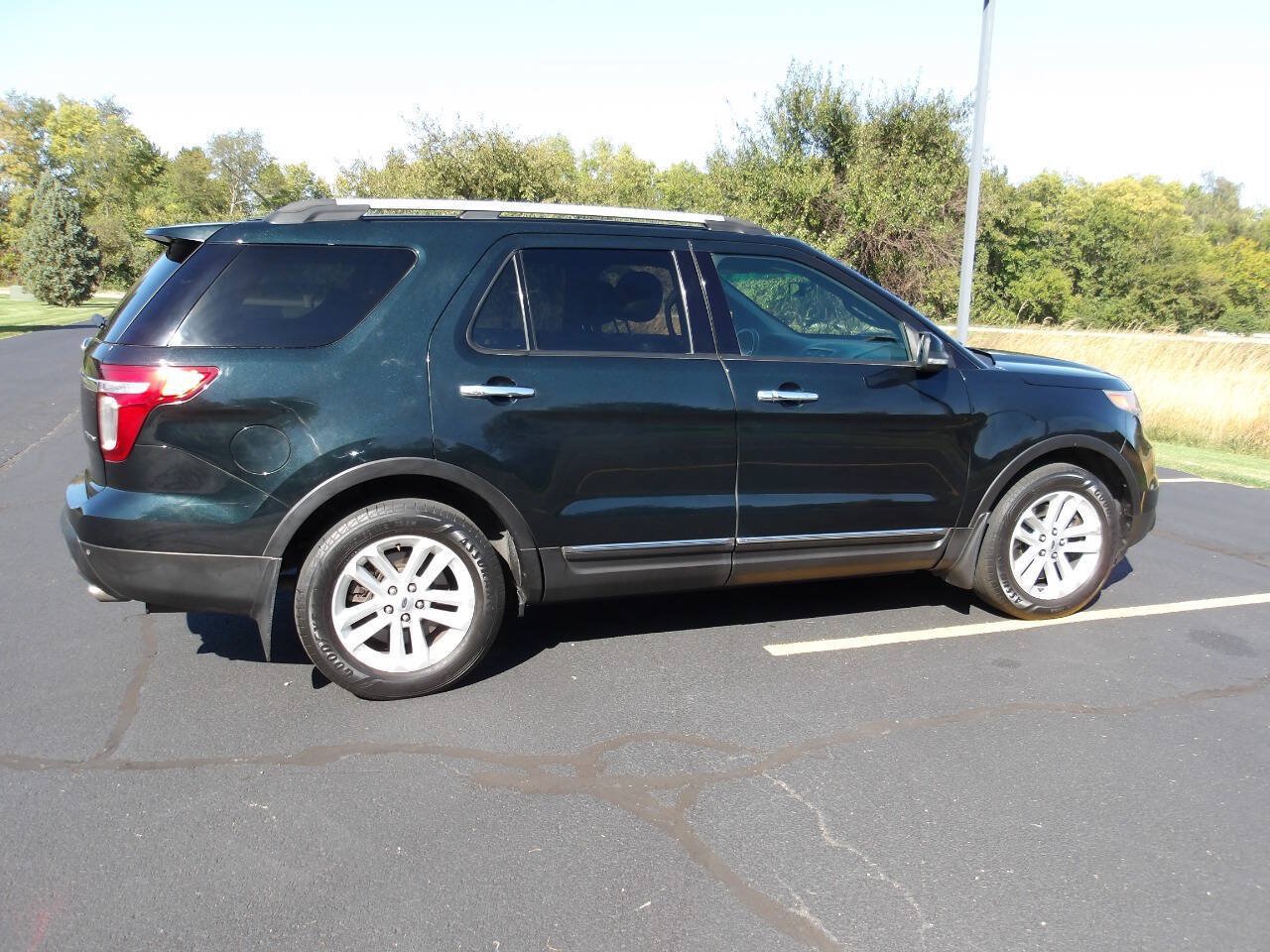 Used 2014 Ford Explorer XLT w/ Equipment Group 202A FWD image 11