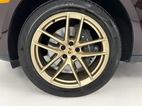 Certified 2025 Porsche Macan AWD/4WD image 11