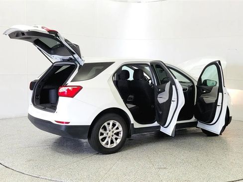 Used 2020 Chevrolet Equinox LS w/ LS Convenience Package FWD image 12