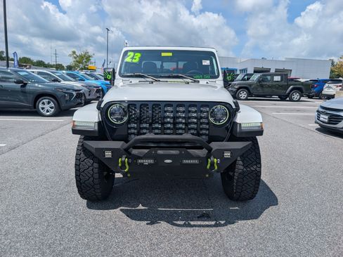 Used 2023 Jeep Gladiator Sport AWD/4WD image 8