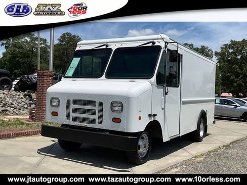 Used 2017 Ford E-350 and Econoline 350 Super Duty w/ A/C Prep Package RWD image 3
