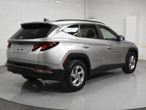 Used 2024 Hyundai Tucson SEL FWD image 2