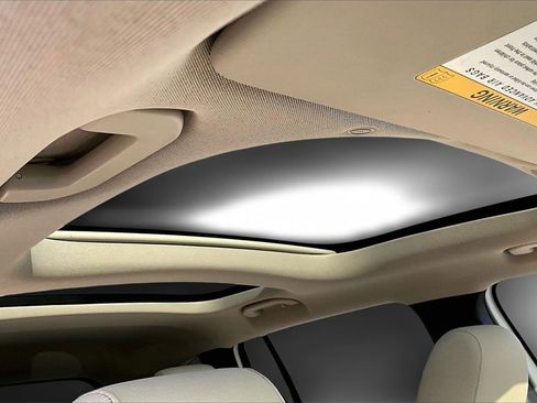 Used 2023 Mercedes-Benz GLB 250 w/ Premium Package image 25