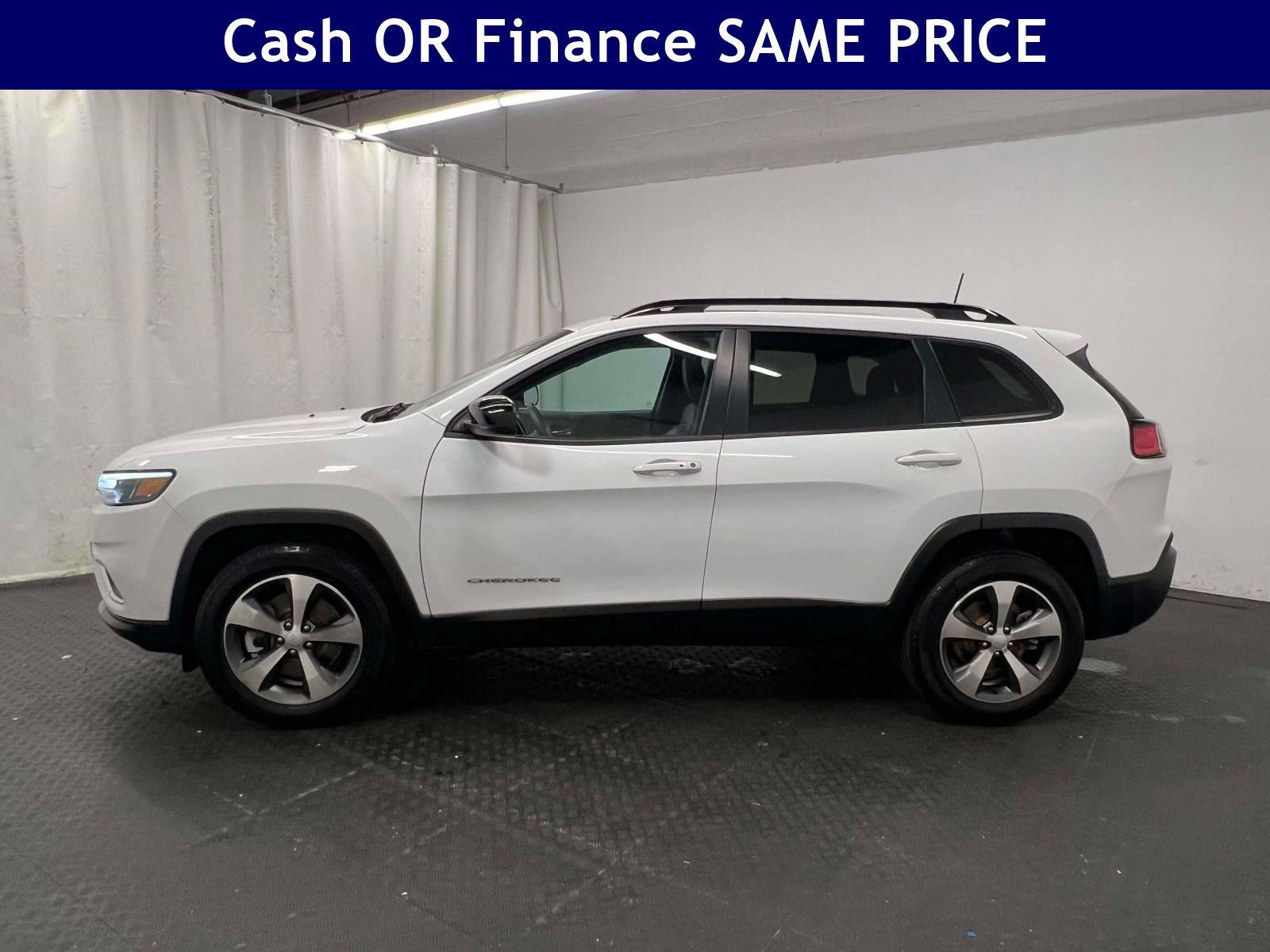 Used 2022 Jeep Cherokee Limited AWD/4WD image 11