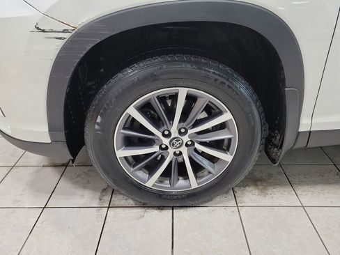 Used 2019 Toyota Highlander XLE image 47
