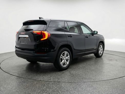 Used 2024 GMC Terrain SLE image 9