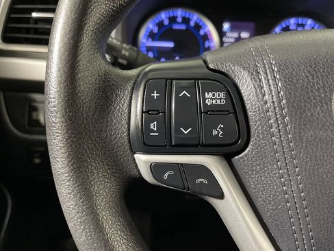Used 2019 Toyota Highlander LE FWD image 26