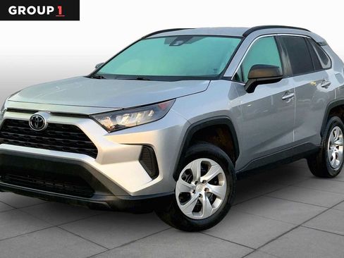 Used 2021 Toyota RAV4 LE FWD image 1