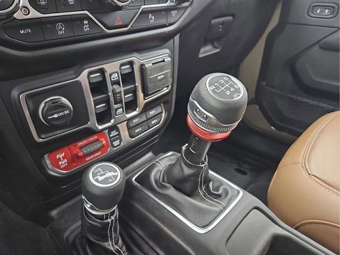 Used 2020 Jeep Gladiator Rubicon AWD/4WD image 18