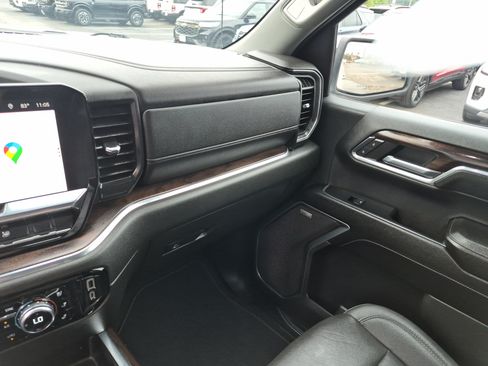 Used 2023 GMC Sierra 1500 SLT w/ SLT Convenience Package AWD/4WD image 22