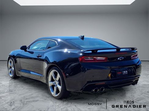 Used 2018 Chevrolet Camaro SS RWD image 2