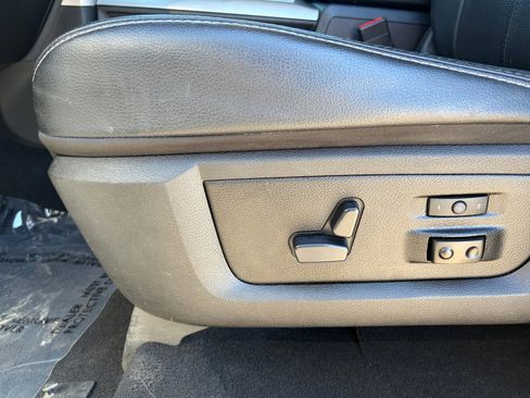 Used 2019 RAM 1500 Laramie w/ Convenience Group image 15