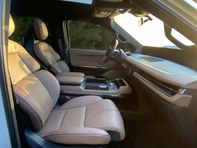 Certified 2025 Lincoln Navigator Black Label AWD/4WD image 35