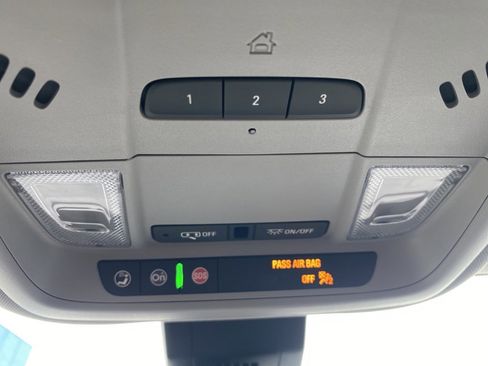 Used 2024 GMC Terrain SLT image 22