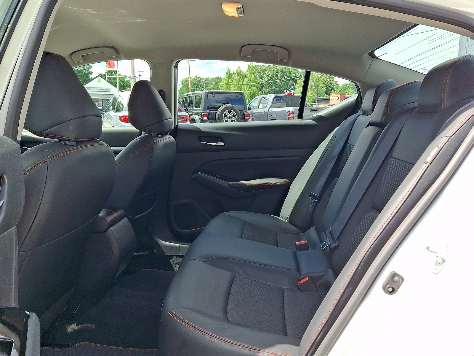 Used 2023 Nissan Altima 2.5 SR AWD/4WD image 12
