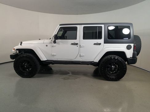 Used 2017 Jeep Wrangler Unlimited Sahara w/ Max Tow Package AWD/4WD image 4