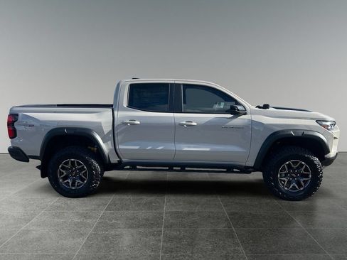 Used 2026 Chevrolet Colorado ZR2 w/ Technology Package AWD/4WD image 8