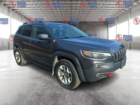 Used 2019 Jeep Cherokee Trailhawk image 3