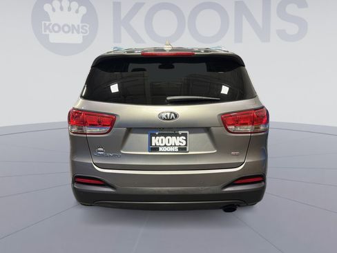 Used 2017 Kia Sorento LX w/ LX Convenience Package image 15