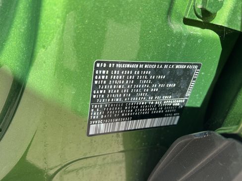 Certified 2025 Volkswagen Taos SE image 32