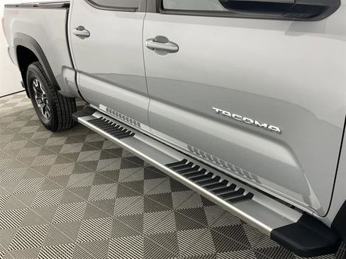 Certified 2018 Toyota Tacoma TRD Off-Road image 31