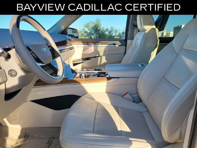 Used 2025 Cadillac Escalade Premium Luxury Platinum AWD/4WD image 25