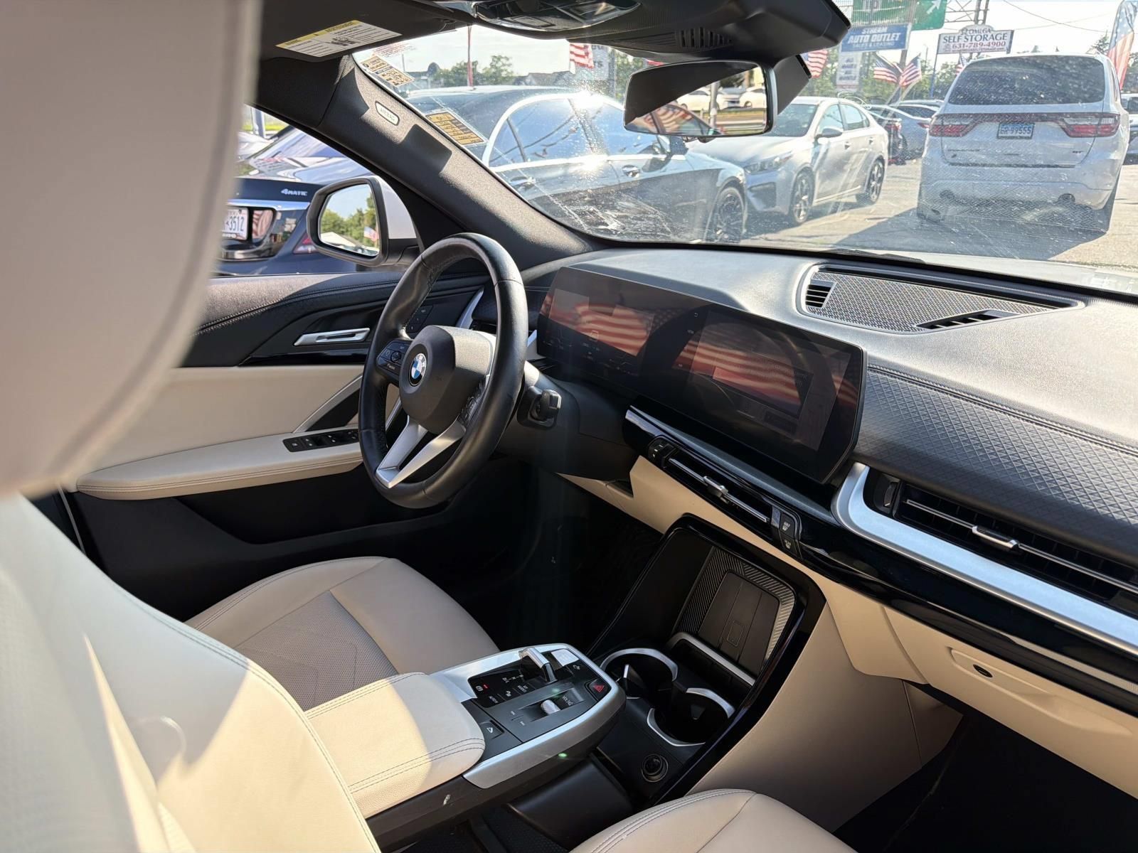 Used 2025 BMW X2 xDrive28i AWD/4WD image 11