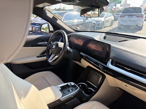 Used 2025 BMW X2 xDrive28i AWD/4WD image 11