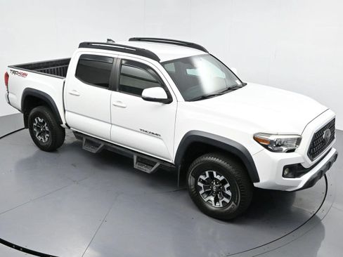 Used 2018 Toyota Tacoma TRD Off-Road AWD/4WD image 36