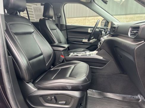 Used 2023 Ford Explorer XLT w/ Equipment Group 202A image 11