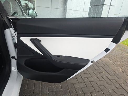 Used 2018 Tesla Model 3 Long Range image 10