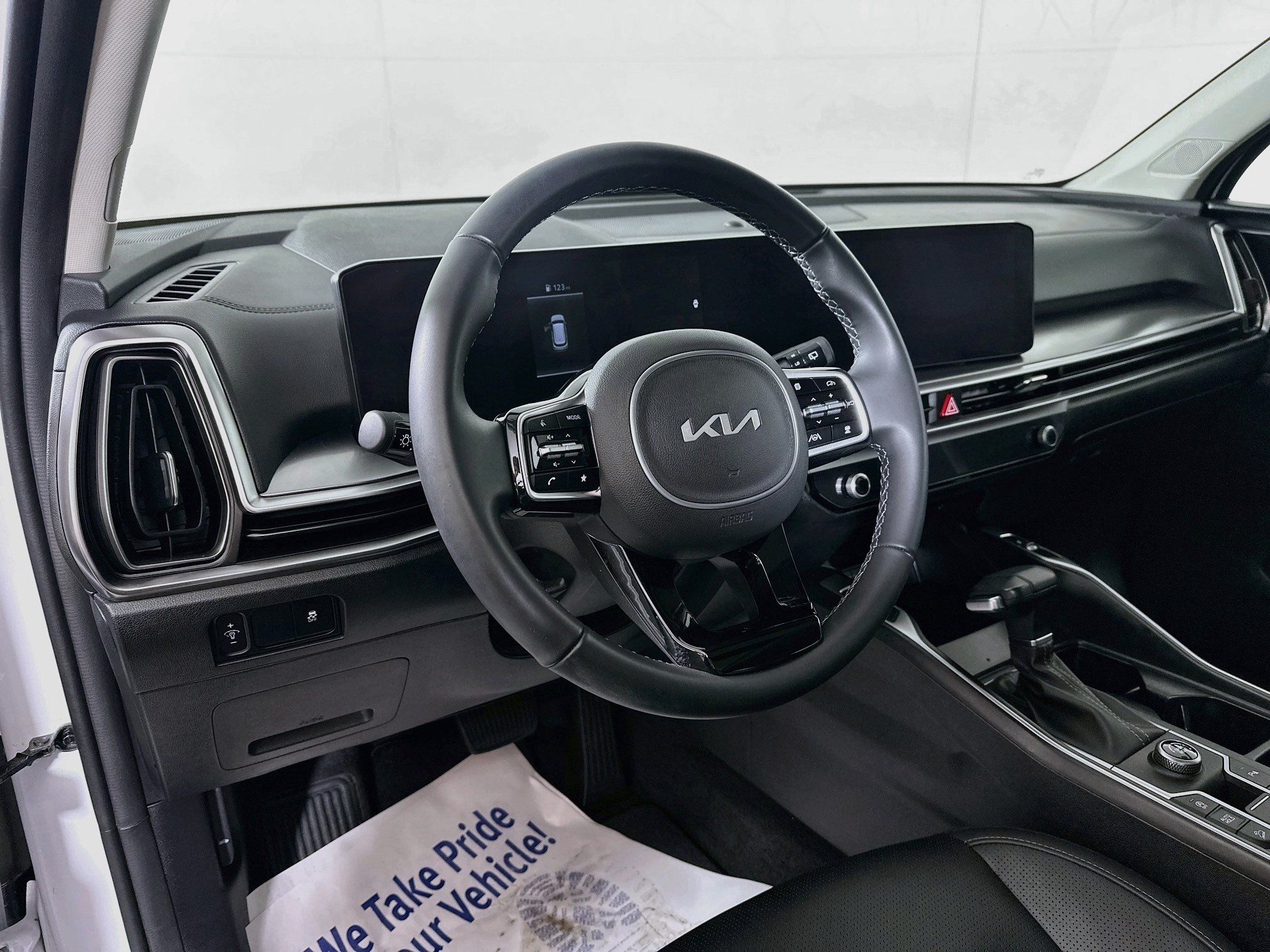 Certified 2025 Kia Sorento S w/ Panoramic Sunroof Package FWD image 9