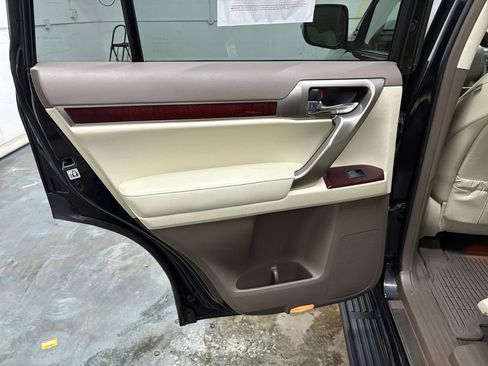 Used 2019 Lexus GX 460 Premium w/ Premium Package image 11